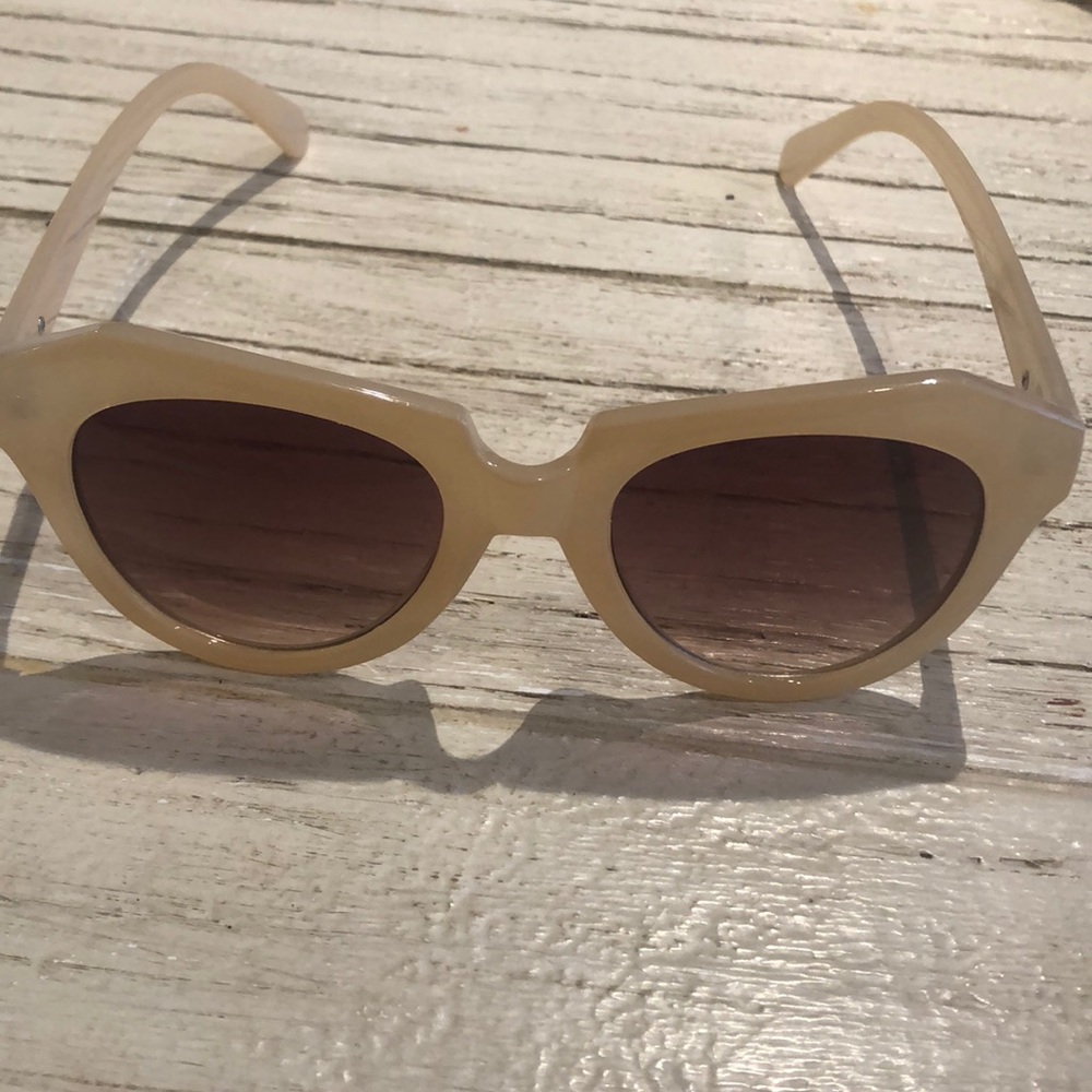 Tan zeroUV Sunglasses